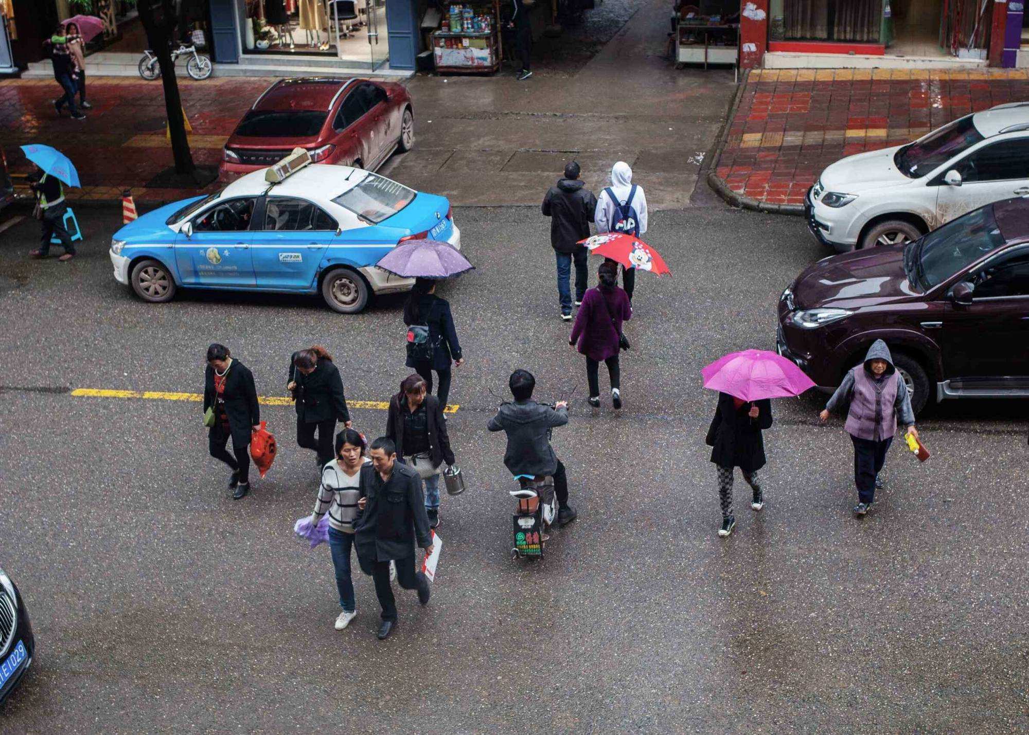 熙熙攘攘的反义词(熙熙攘攘的反义词?)