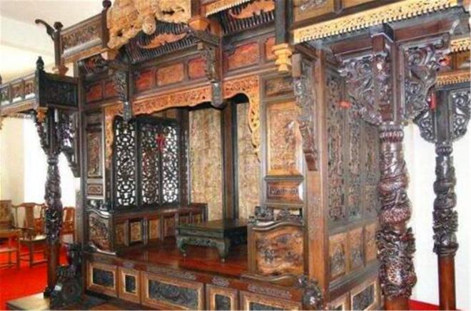 龙榻(龙榻上的将军大结局) 龙榻(龙榻上的将军大结局)