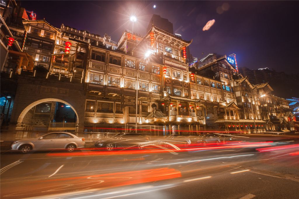 人来人往造句(人来人往造句子一年级简单)