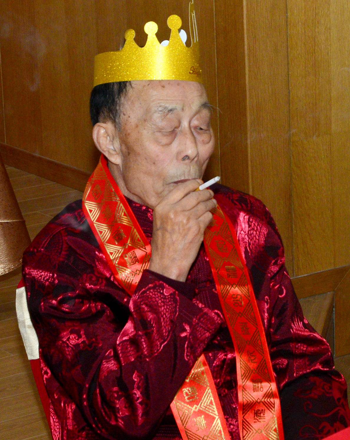 鲐背之年怎么读(100岁被称为什么之年)