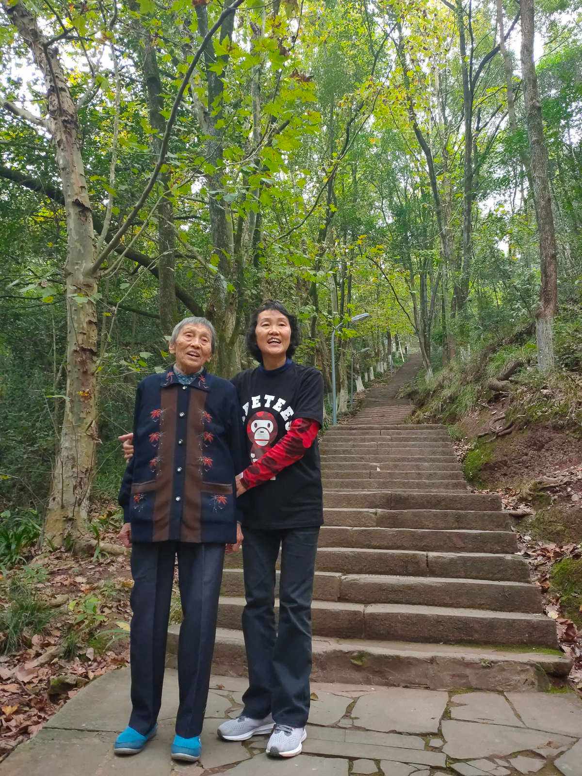 鲐背之年怎么读(100岁被称为什么之年)