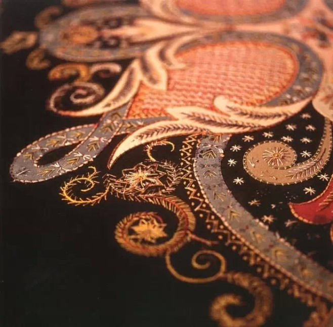 黹(黹的同音字)