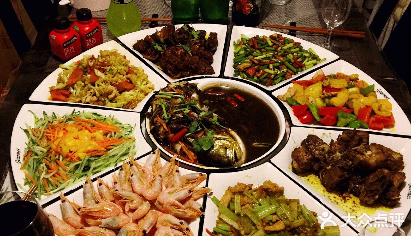 湖吃海喝(湖吃海喝还是胡吃海喝?哪个正确?) 湖吃海喝(湖吃海喝还是胡吃海喝?哪个正确?)