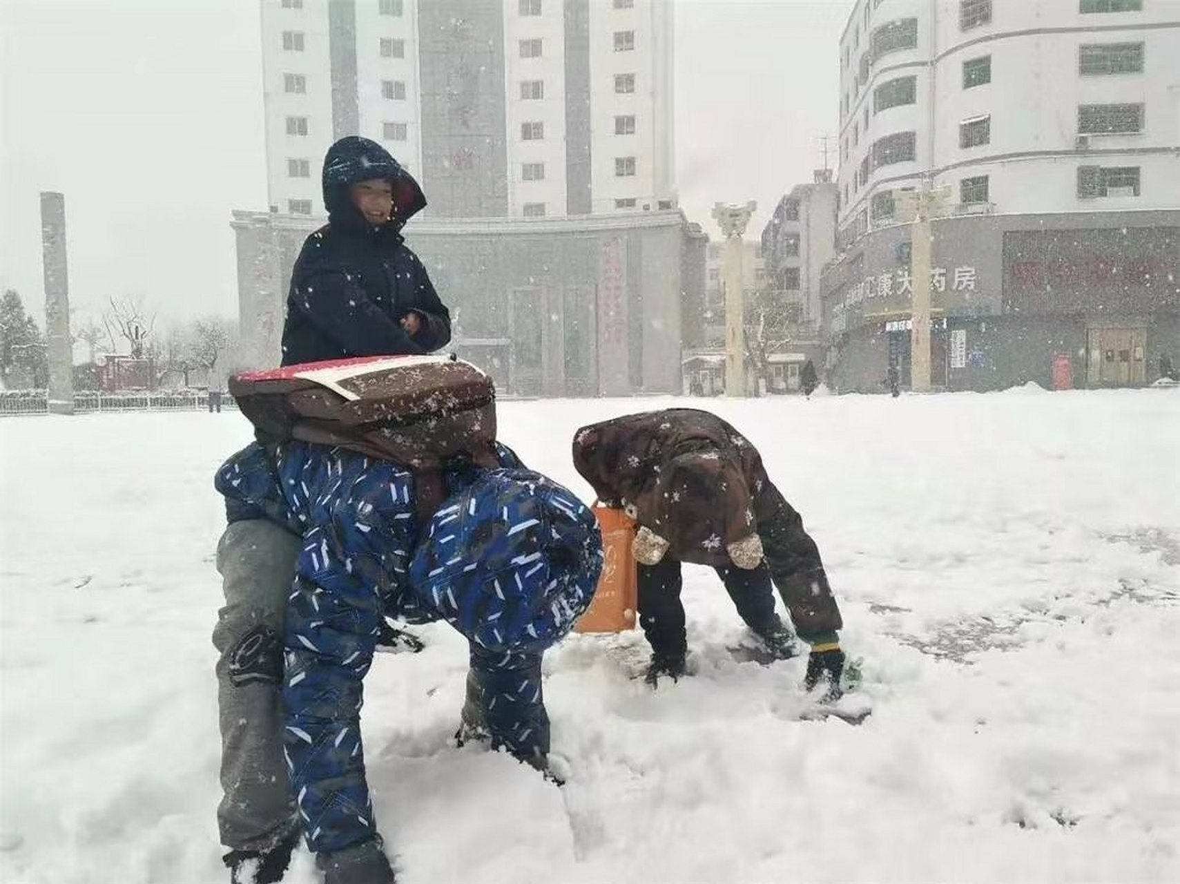 稠人(稠人广坐侍立终日) 稠人(稠人广坐侍立终日)
