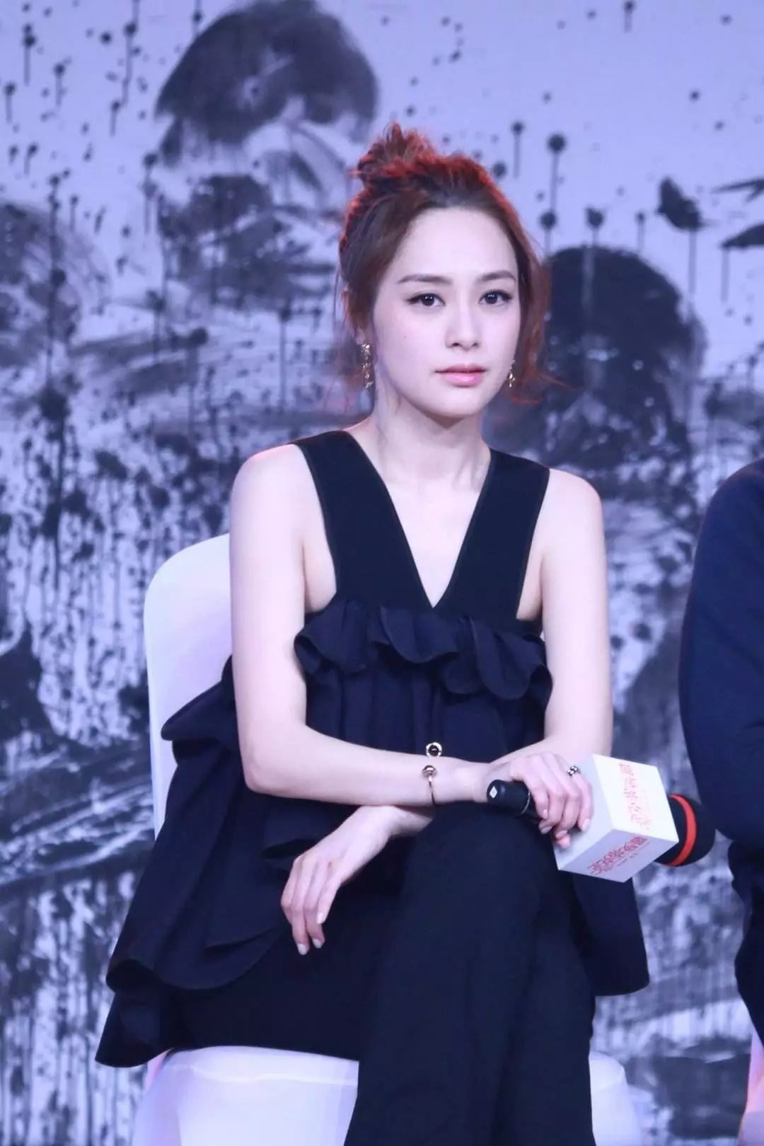 照门(照身份证穿什么颜色的衣服)