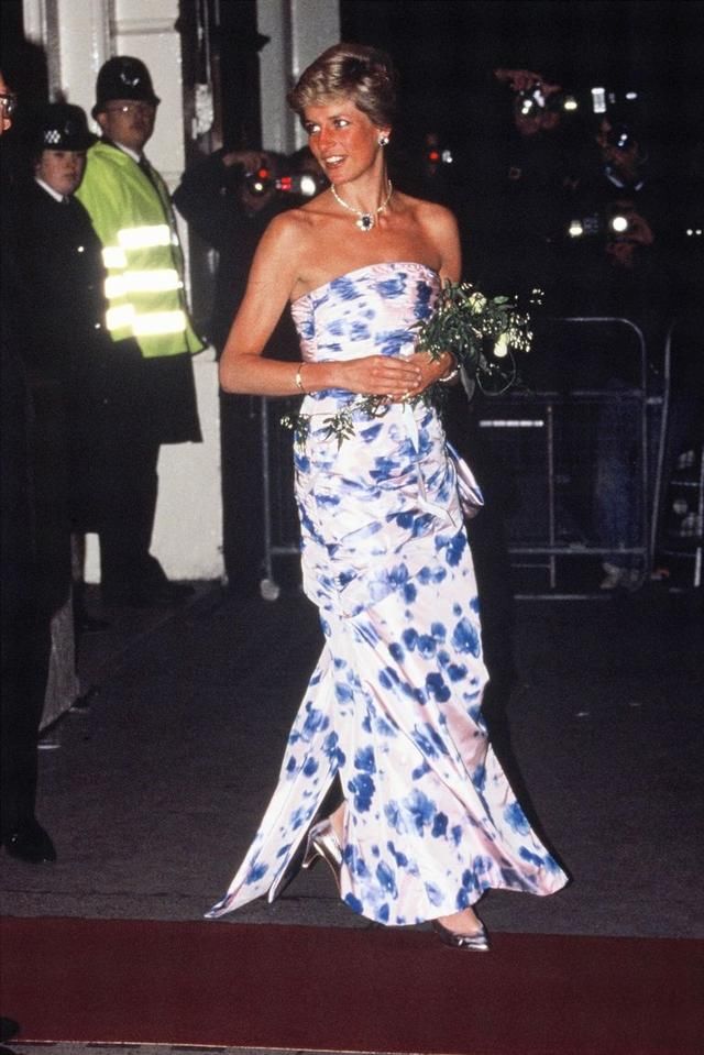 眼形容具有独到的眼光和见解备,办具呈具结具名具领敬具菲酌古同"俱"