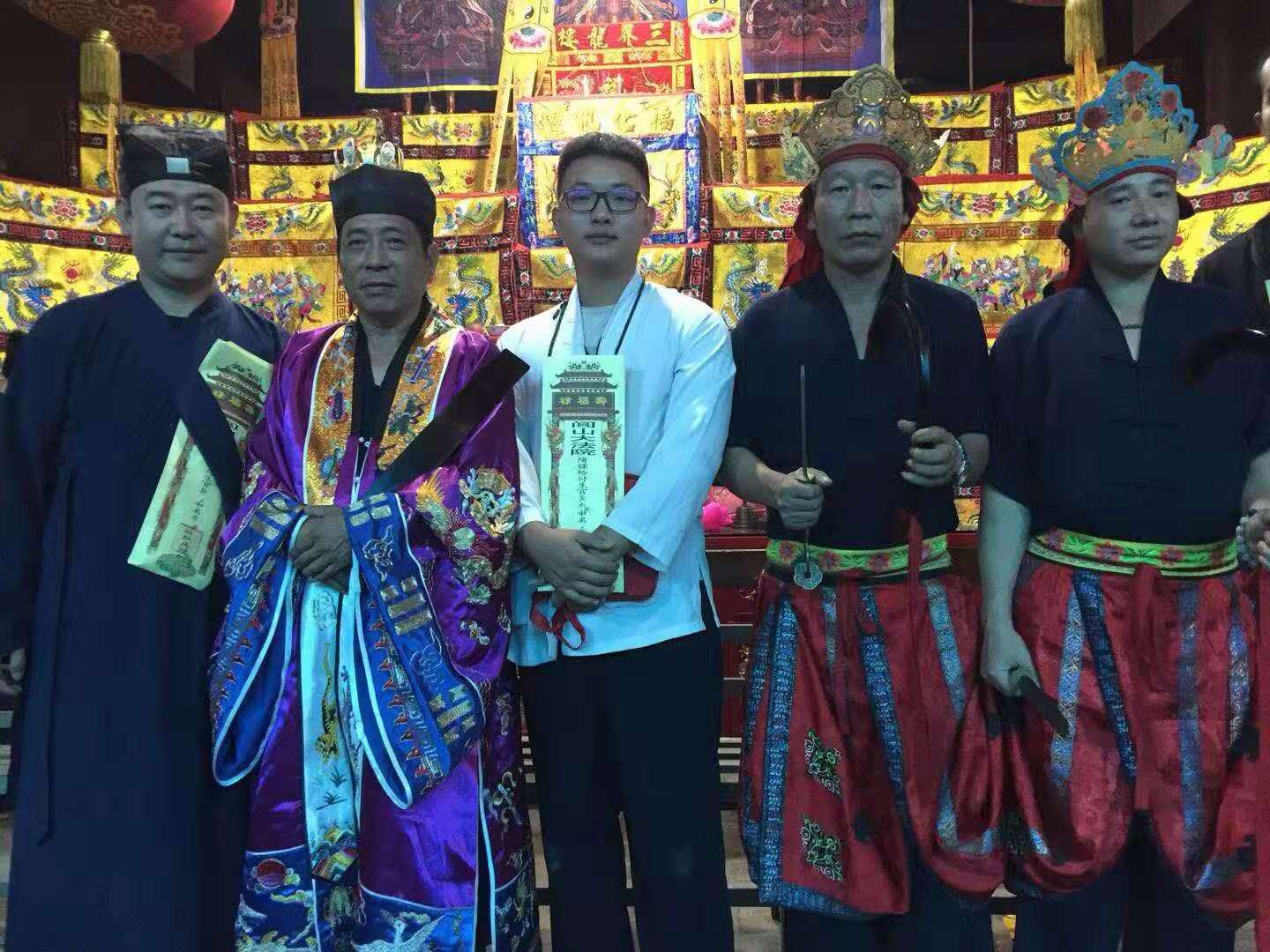 说,他已"名在方士格"受箓了其实综观李白一生,他的三观并不是很清晰的