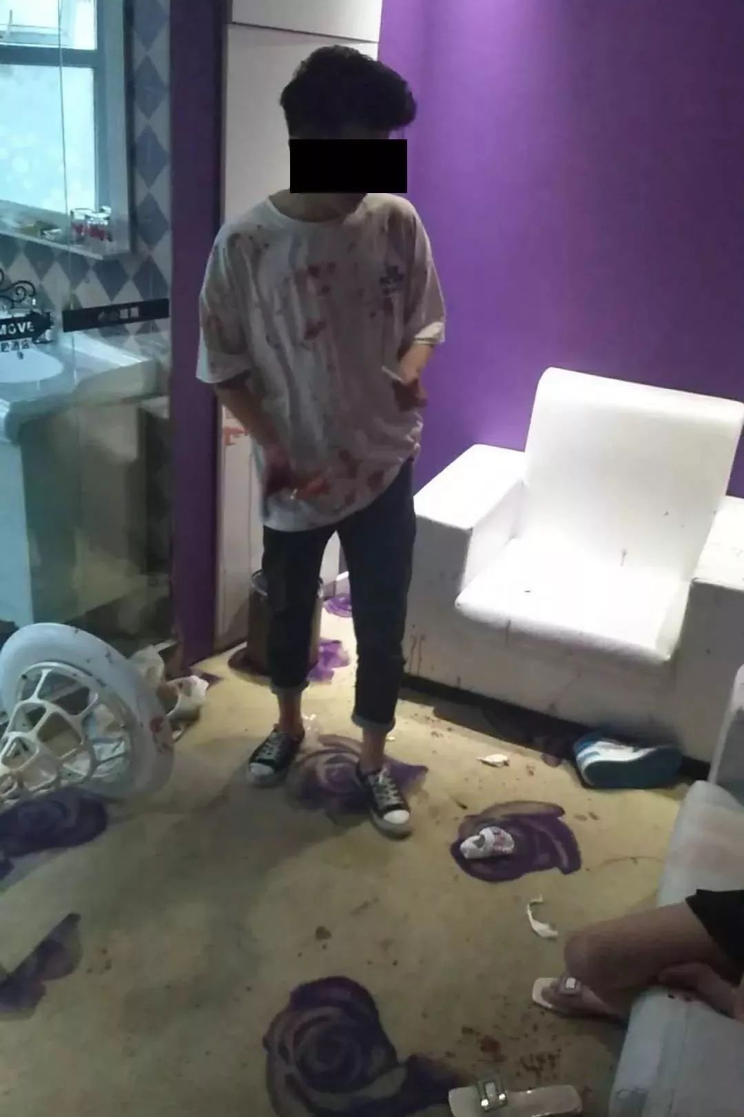 肚子里面都是肠子,肠子对切割是没有疼痛感的,只对牵拉有疼痛感,所以